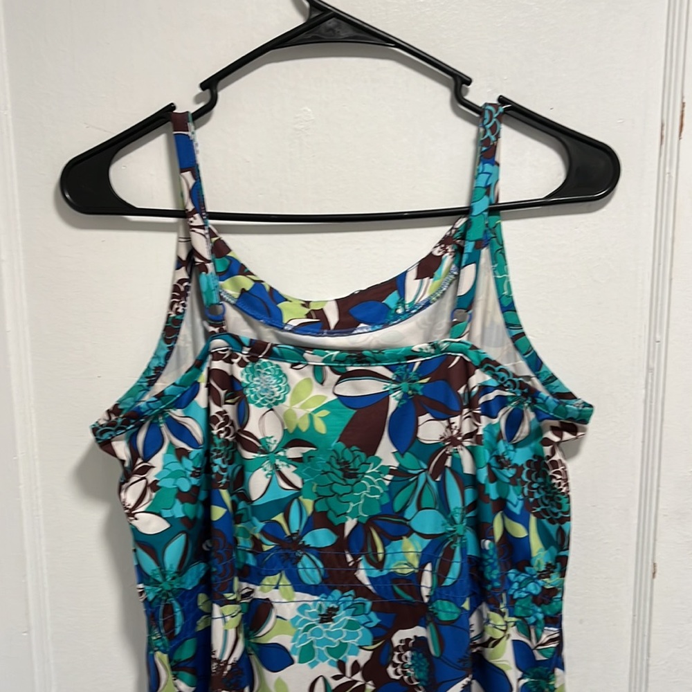 REI Dress - Picture 4 of 9